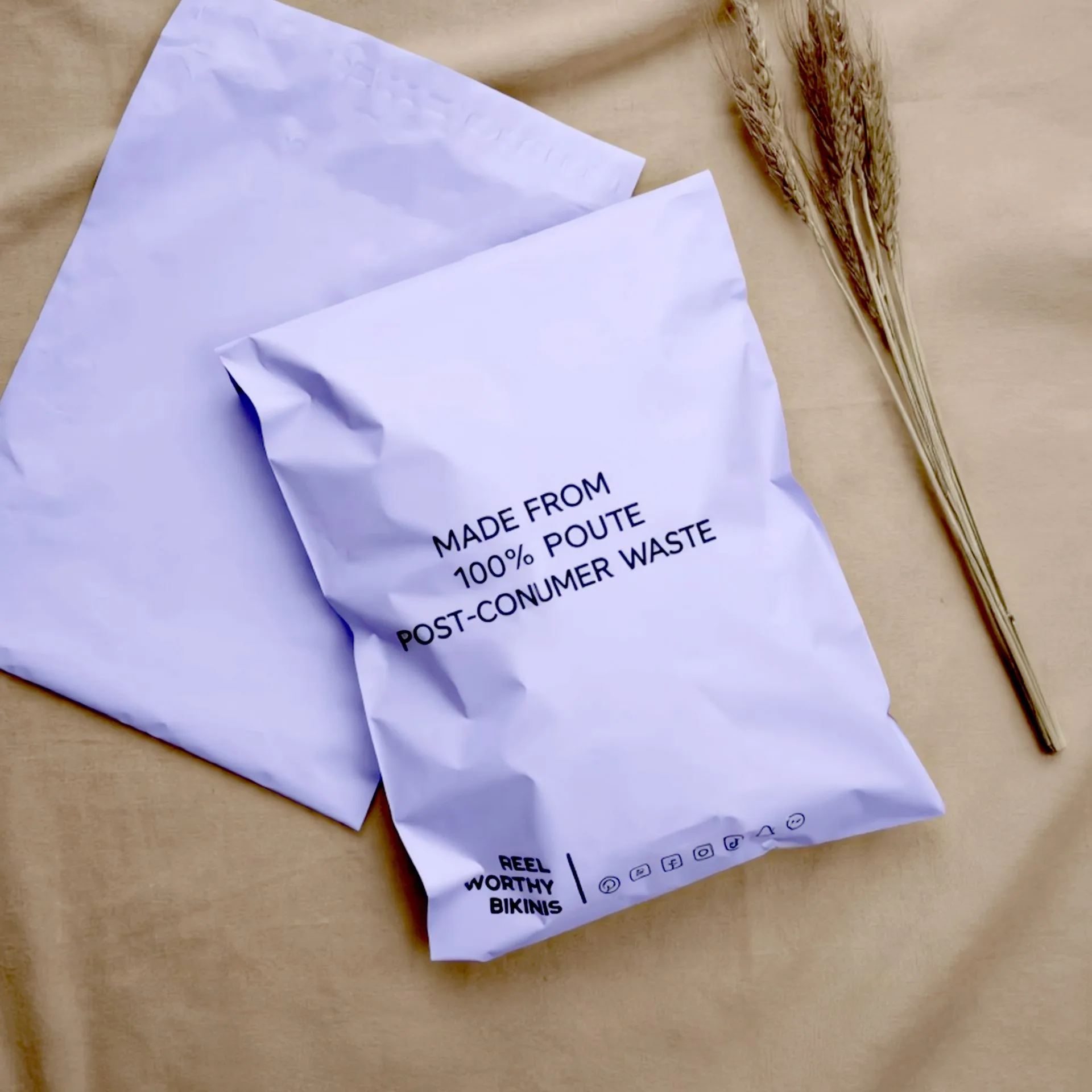 PCR Poly Mailers al 30%–100% — detalle de la estructura del material