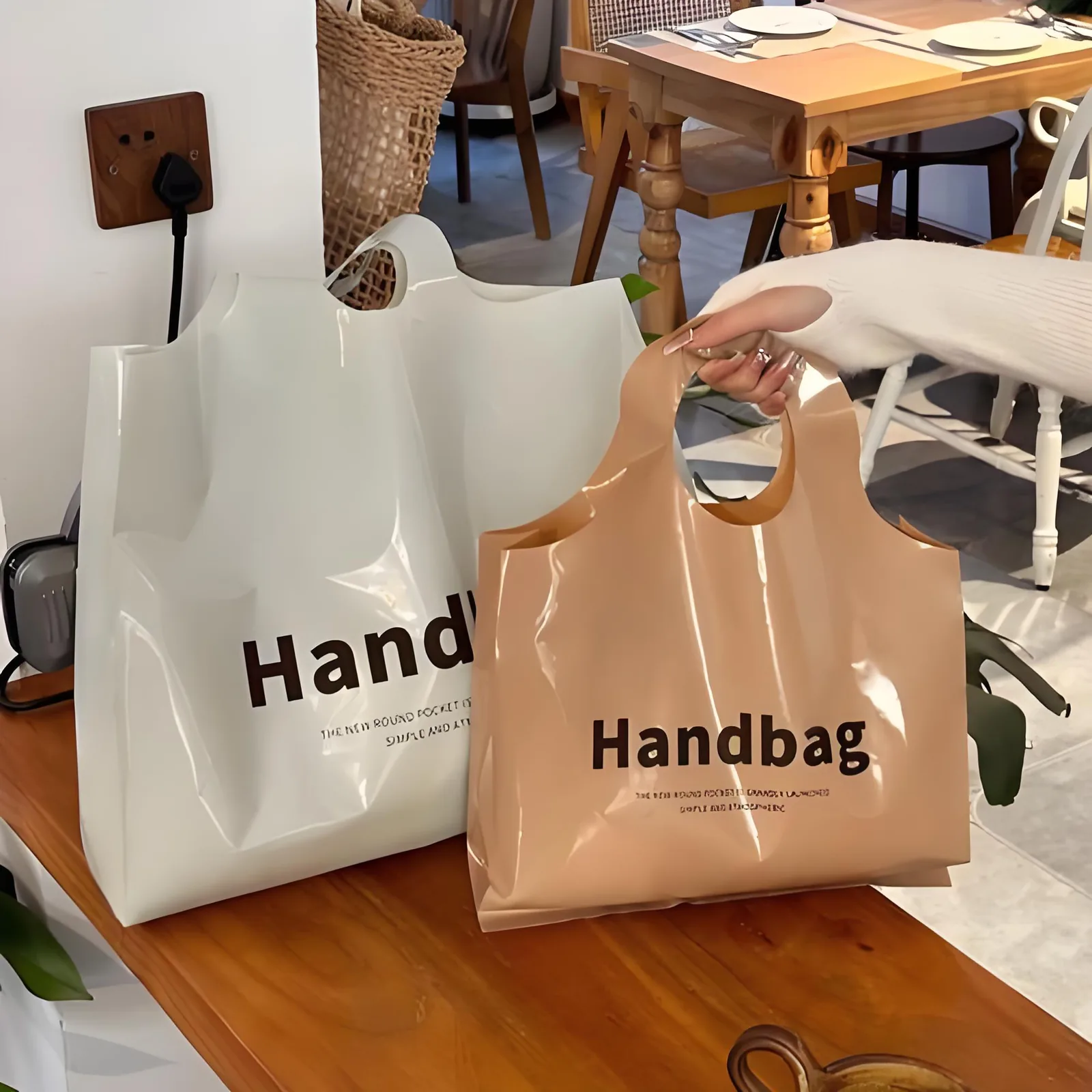 Ads Soft Loop Handle Side Gusset Bags Customized Size Printing Logo Shape Recyclable PE Material Retail Shopping