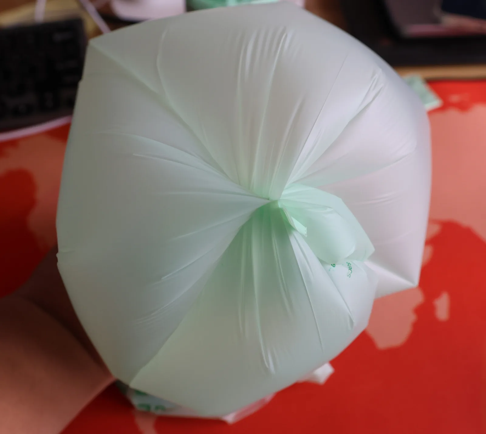 Compostable Biodegradable PLA+PBAT Star Seal Heat Seal Core-less Flat Trash Bags Garbage Bag on Roll