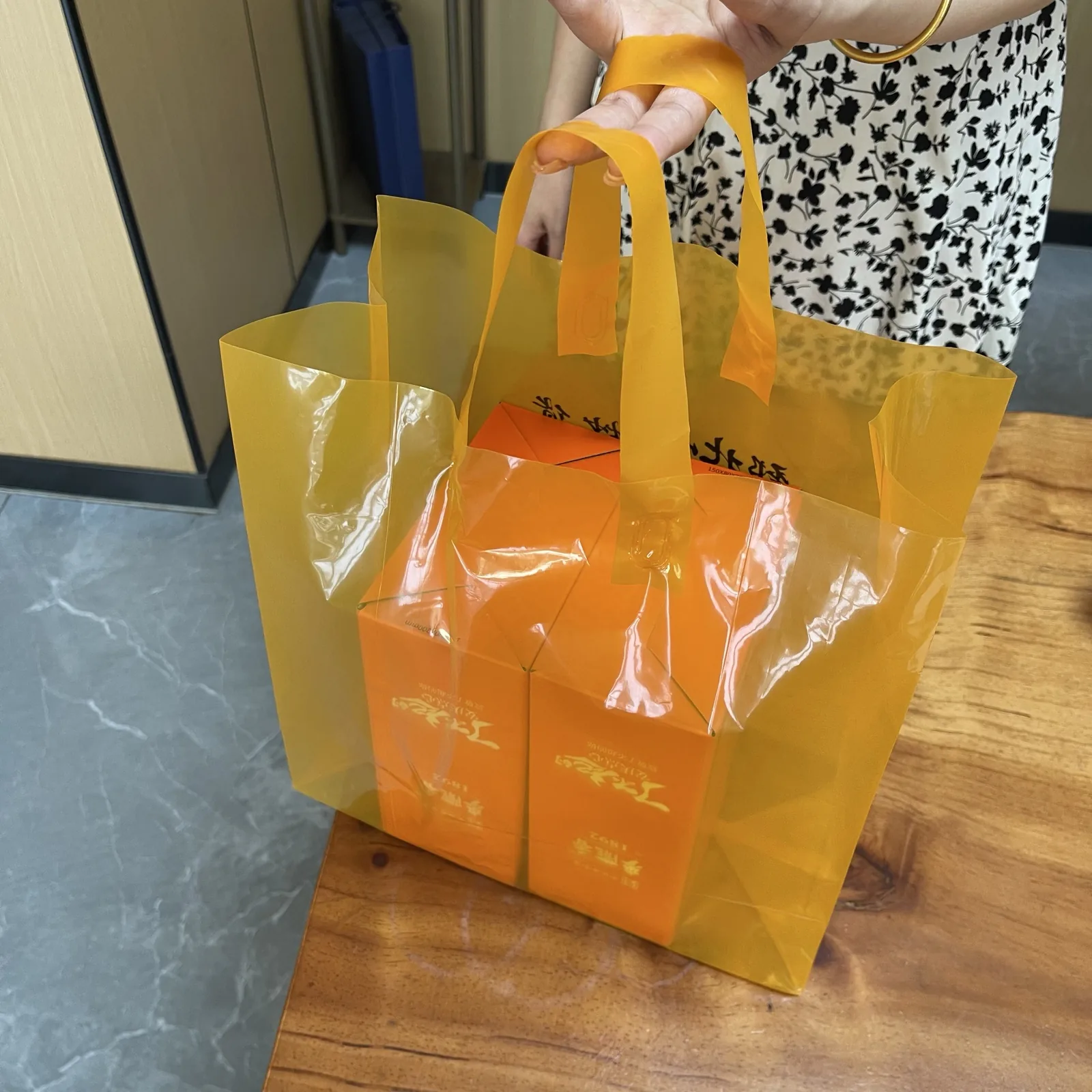Custom Logo Reusable LDPE HDPE PE Clear Square Bottom Soft Loop Tote Bags Heavy Duty Restaurant Takeaway Food Packaging Custom