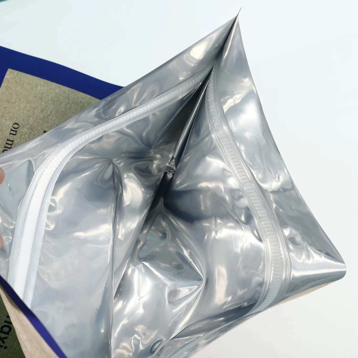 Custom Stand up Pouch With Easy Tear Notch Barrier Pet Dry Food Packing Solution