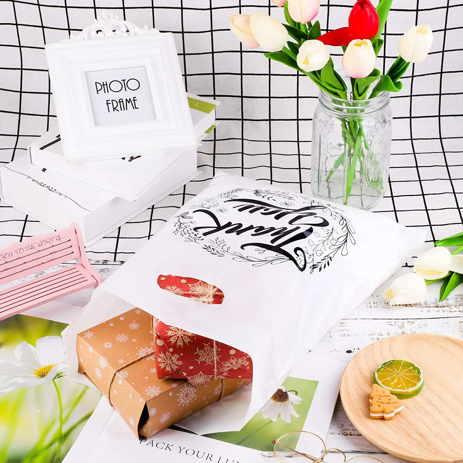 Customized Eco-Friendly Die Cut PE Shopping Bag LDPE Patch Handle Clothing and Shoes Packaging Bag with Plastic Handle