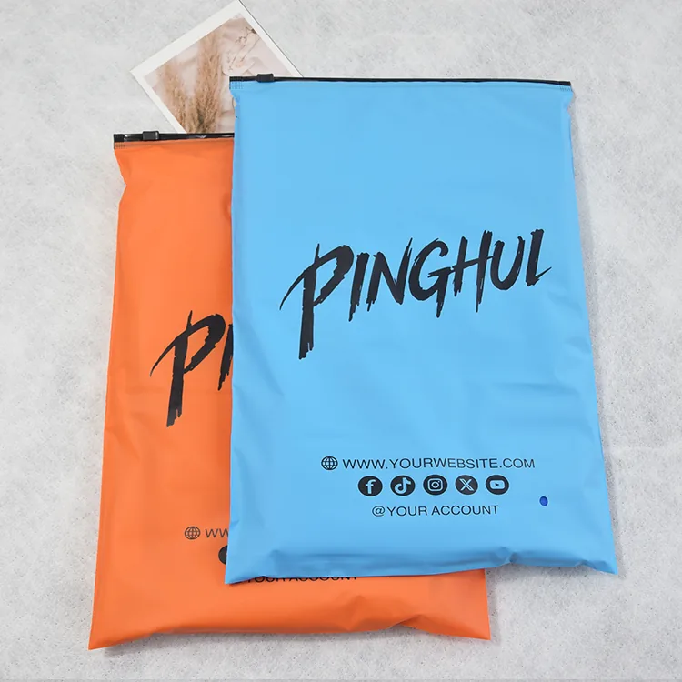 Reusable Hoodie Tshirt Swimwear Resealable Ziplock Packaging Custom Poly Bag for Clothing Plastic Frosted Black Zipper Bag