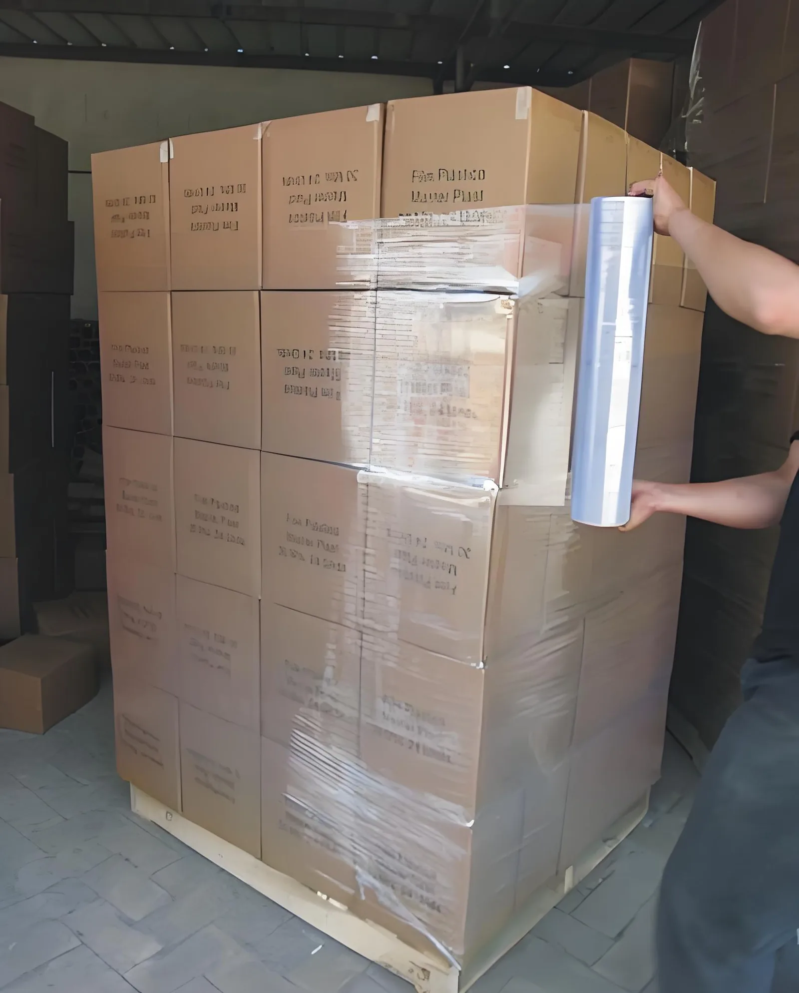 Soft LLDPE Pallet Stretch Film 20 Micron High Tensile Clear High Gloss Cling Wrap Rolls 500mm X 300m Supermarket Grocery
