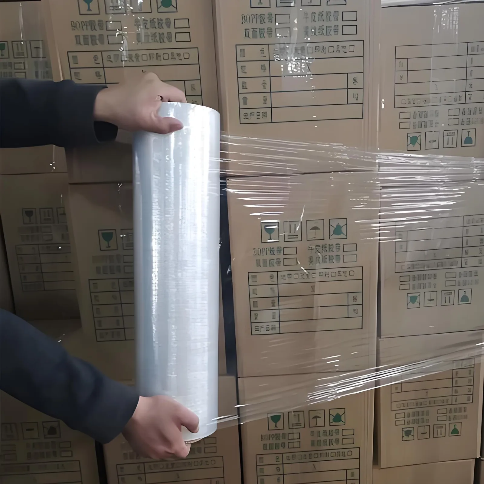 Soft LLDPE Pallet Stretch Film 20 Micron High Tensile Clear High Gloss Cling Wrap Rolls 500mm X 300m Supermarket Grocery