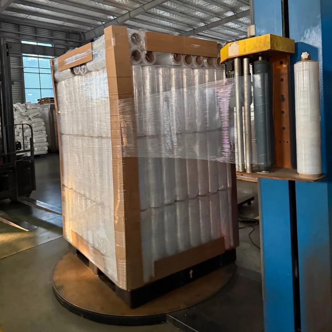 Soft LLDPE Pallet Stretch Film 20 Micron High Tensile Clear High Gloss Cling Wrap Rolls 500mm X 300m Supermarket Grocery