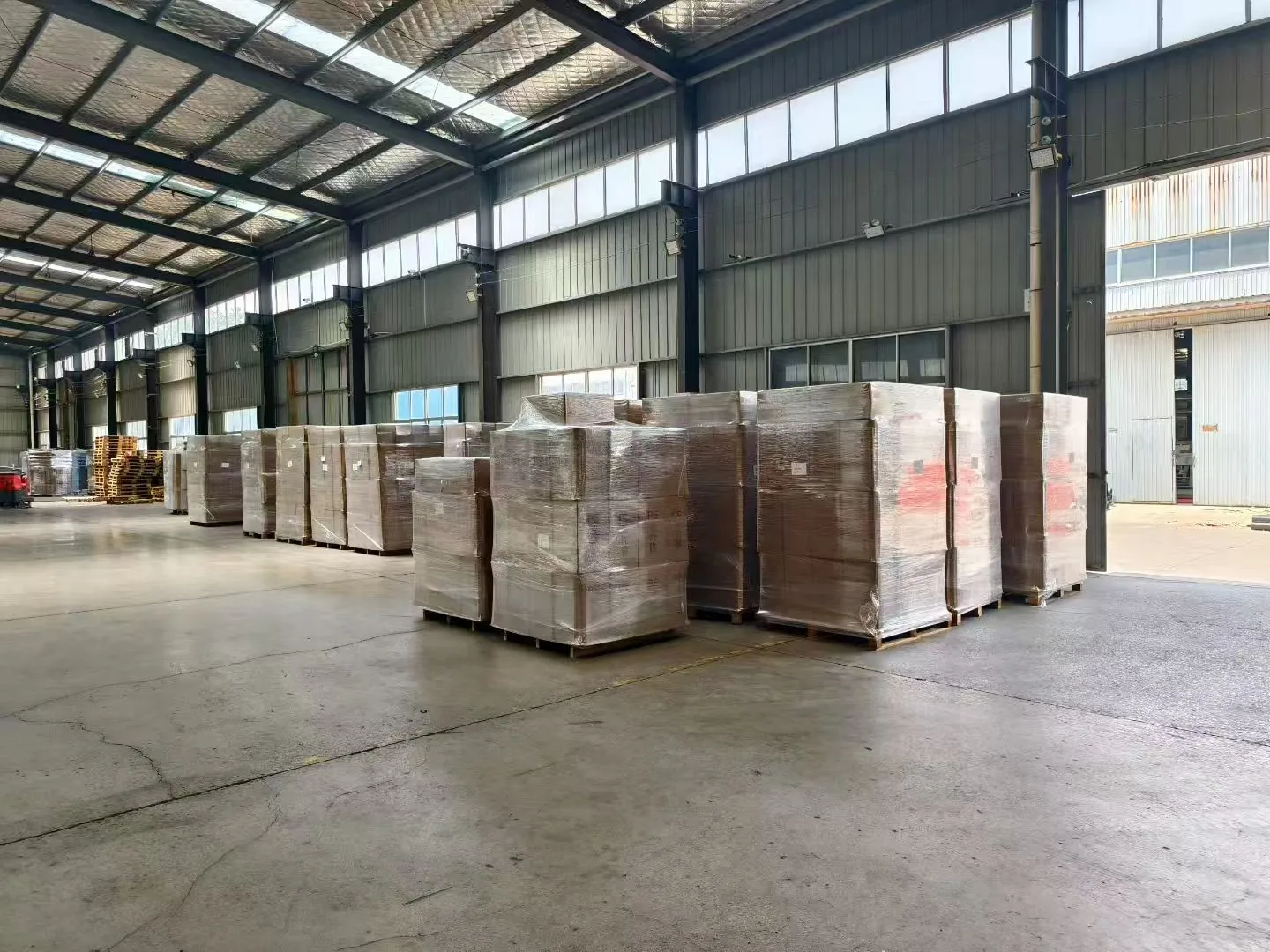 Soft LLDPE Pallet Stretch Film 20 Micron High Tensile Clear High Gloss Cling Wrap Rolls 500mm X 300m Supermarket Grocery