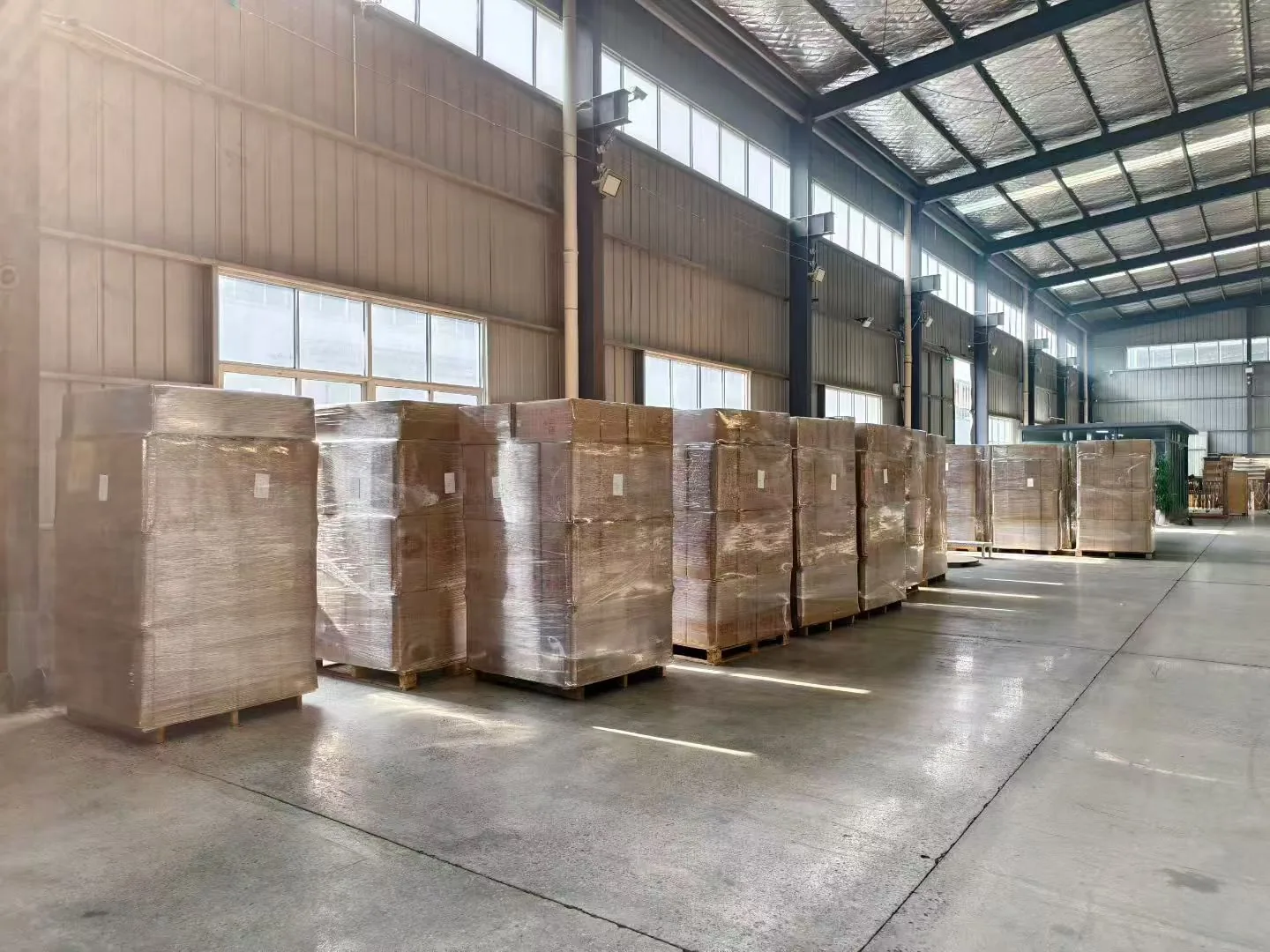 Soft LLDPE Pallet Stretch Film 20 Micron High Tensile Clear High Gloss Cling Wrap Rolls 500mm X 300m Supermarket Grocery