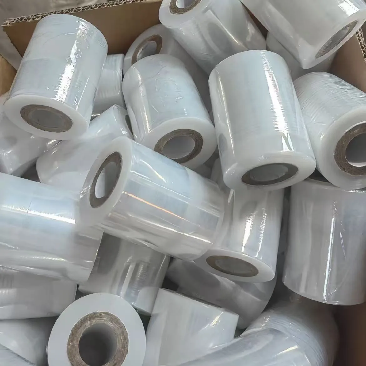 Soft LLDPE Pallet Stretch Film 20 Micron High Tensile Clear High Gloss Cling Wrap Rolls 500mm X 300m Supermarket Grocery