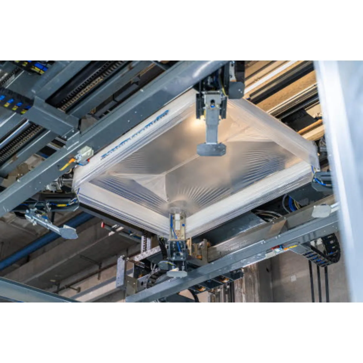 VietNam's Waterproof Stretch Hood Films Rolls LLDPE Custom Logo Pallet Protection Covering
